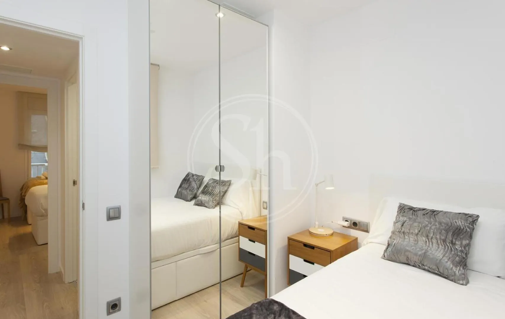Apartment For 8 People Barcelona