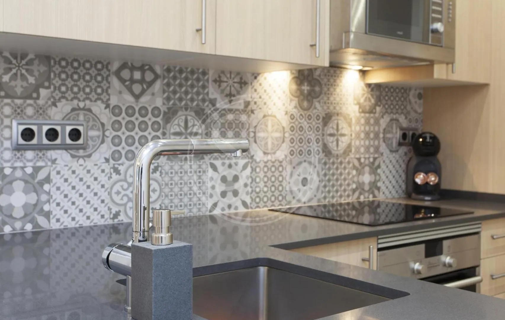 Apartment For 8 People Barcelona Spain