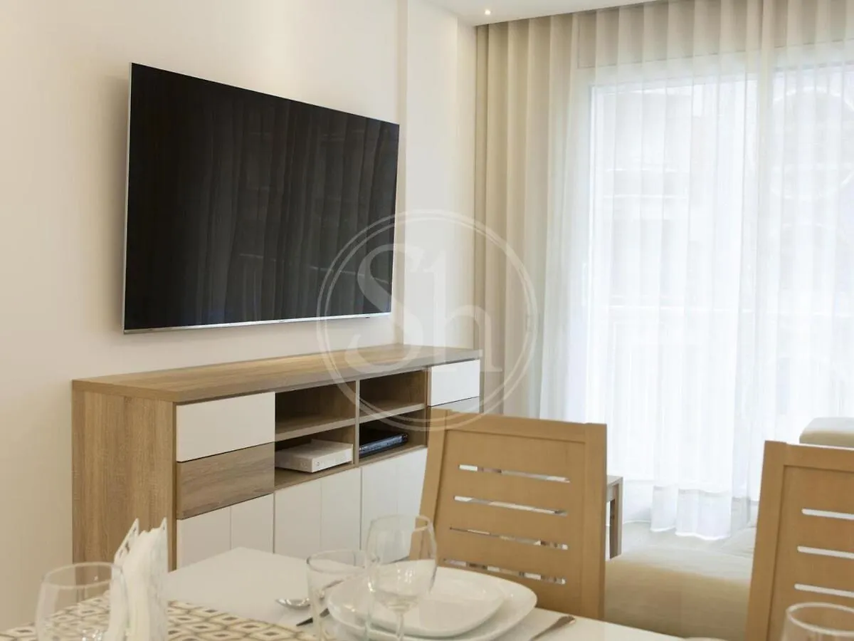 Apartment For 8 People Barcelona